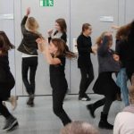 Schüler tanzen